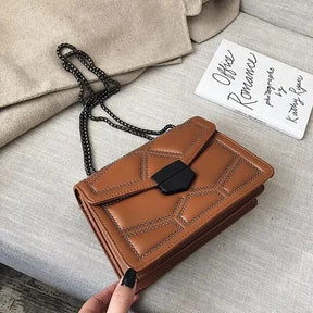 Bolsa Transversal com Alça Metálica - Design Quadrado Cravejado | Couro de Alta Qualidade