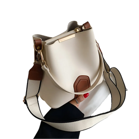 Bolsa de Ombro Trance Balde em Couro | Moderno e Funcional