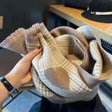 Echarpe Xadrez com Detalhes de Coração | Estilo, Elegância e Versatilidade