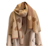 Echarpe Xadrez com Detalhes de Coração | Estilo, Elegância e Versatilidade