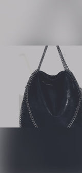 Bolsa Tote Ácate em Couro com Alça de Correntes - Moderna, Luxuosa e Compacta